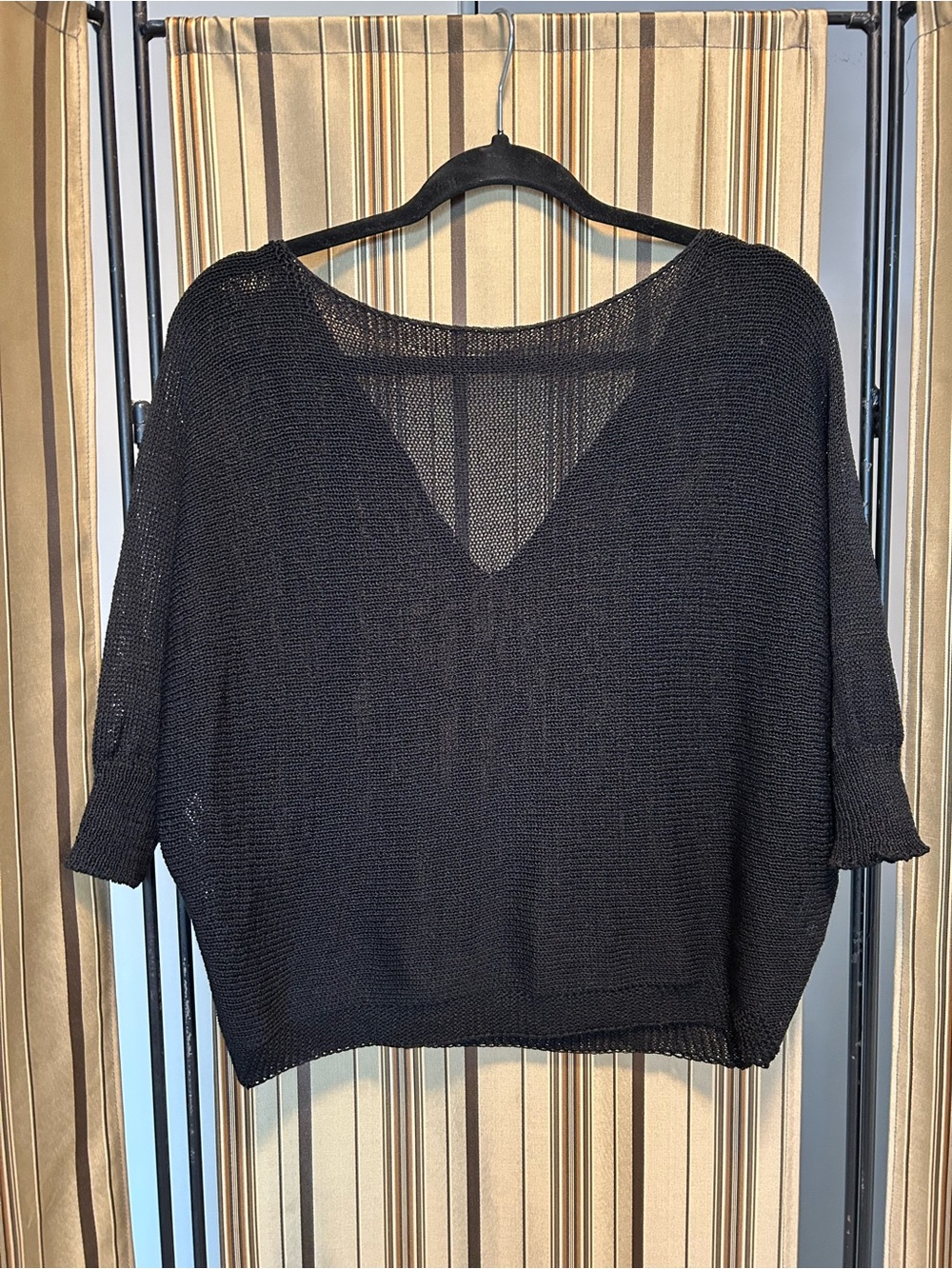 Knit V-neck sweater with ribbon